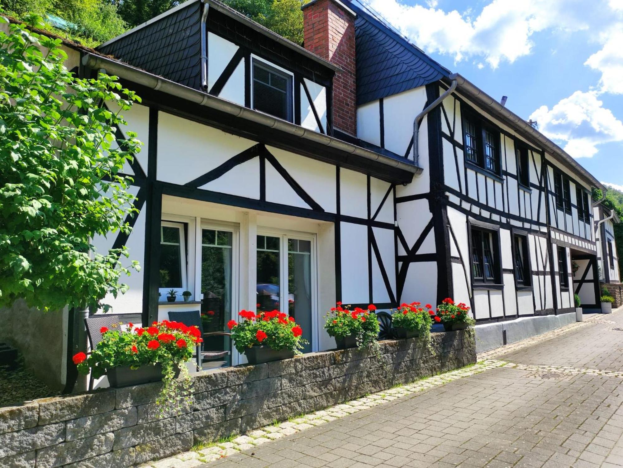 Ferienwohnung 'Unter Der Burg' Brodenbach Bagian luar foto